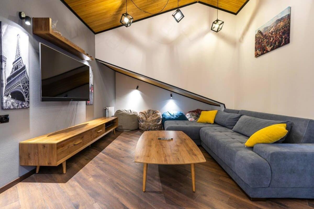 3Br Apt W Huge Terrace & Magnificent Views Tbilisi ภายนอก รูปภาพ