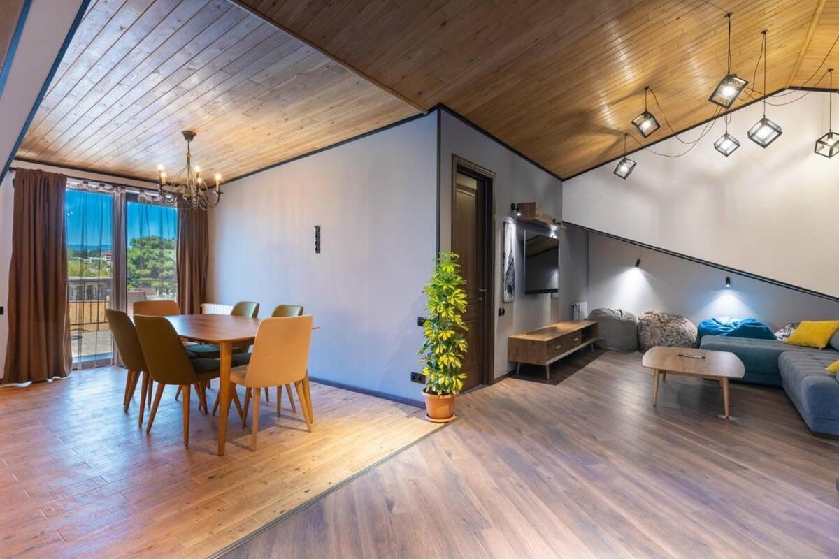 3Br Apt W Huge Terrace & Magnificent Views Tbilisi ภายนอก รูปภาพ