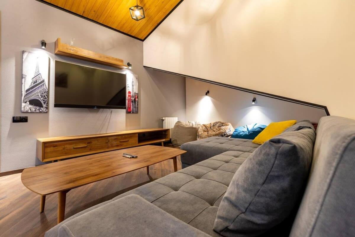 3Br Apt W Huge Terrace & Magnificent Views Tbilisi ภายนอก รูปภาพ