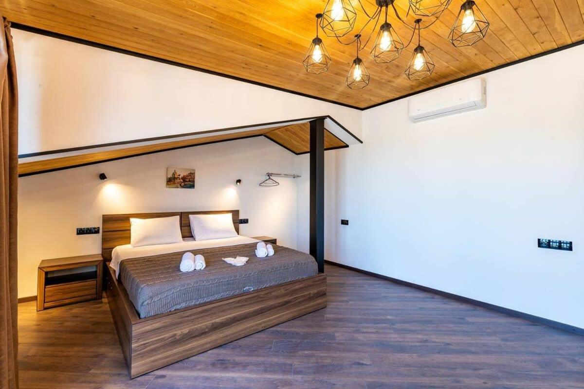 3Br Apt W Huge Terrace & Magnificent Views Tbilisi ภายนอก รูปภาพ
