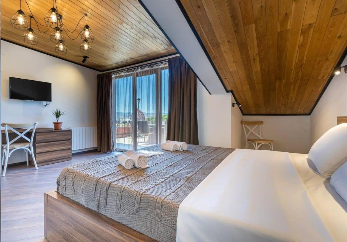 3Br Apt W Huge Terrace & Magnificent Views Tbilisi ภายนอก รูปภาพ